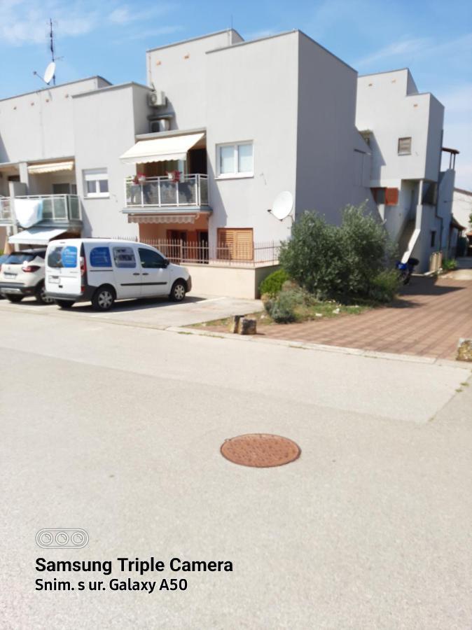 Medo Apartment Новиград Екстериор снимка