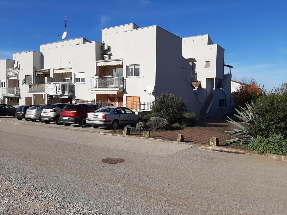 Medo Apartment Новиград Екстериор снимка